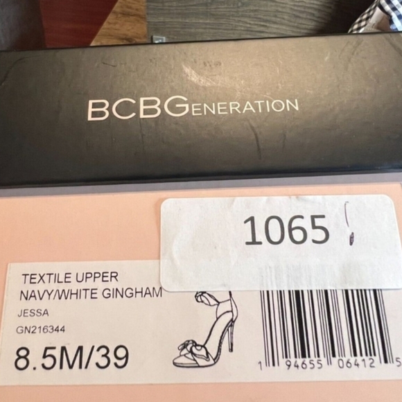 NEW - BCBGeneration Navy Blue and White Heels with Gingham Bow - Picture 6 of 6